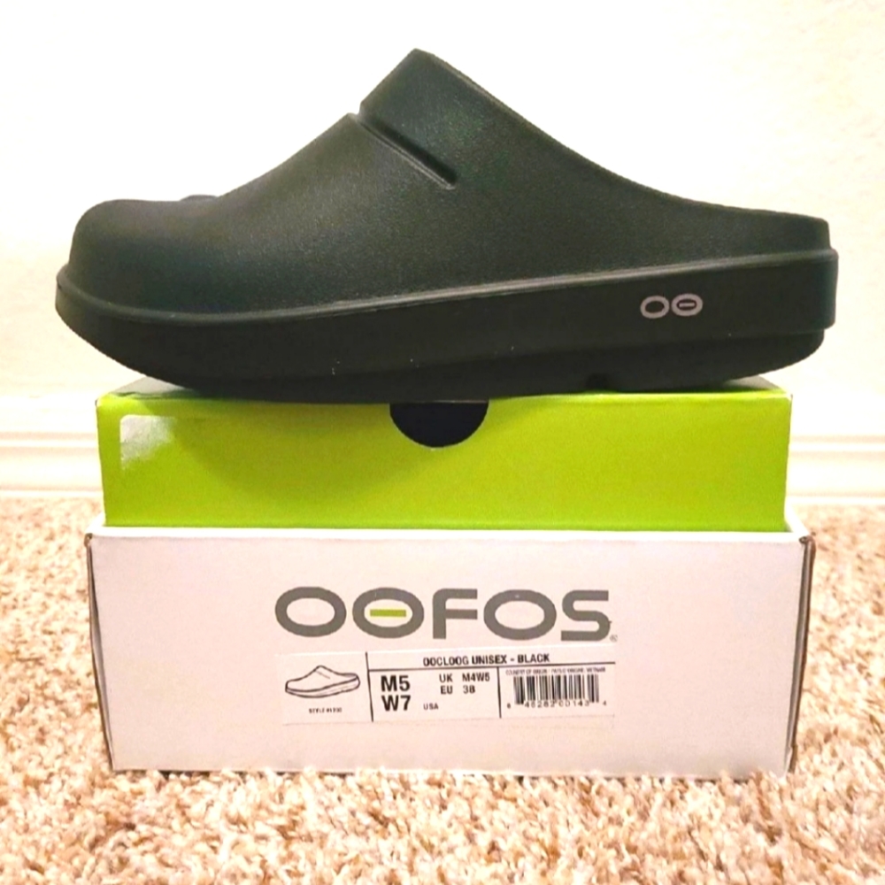NEW Oofos oocloog unisex clogs
